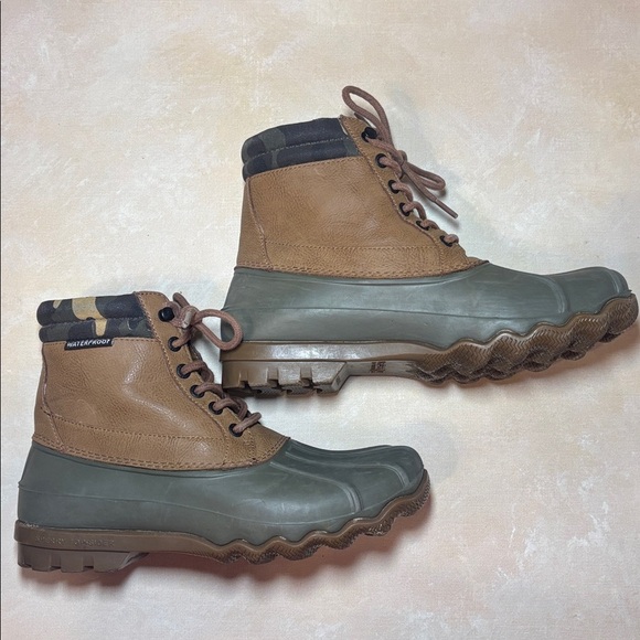 Sperry Top Sider Men's Tan and Olive Duck Rain Boots, size 7 - Picture 3 of 9